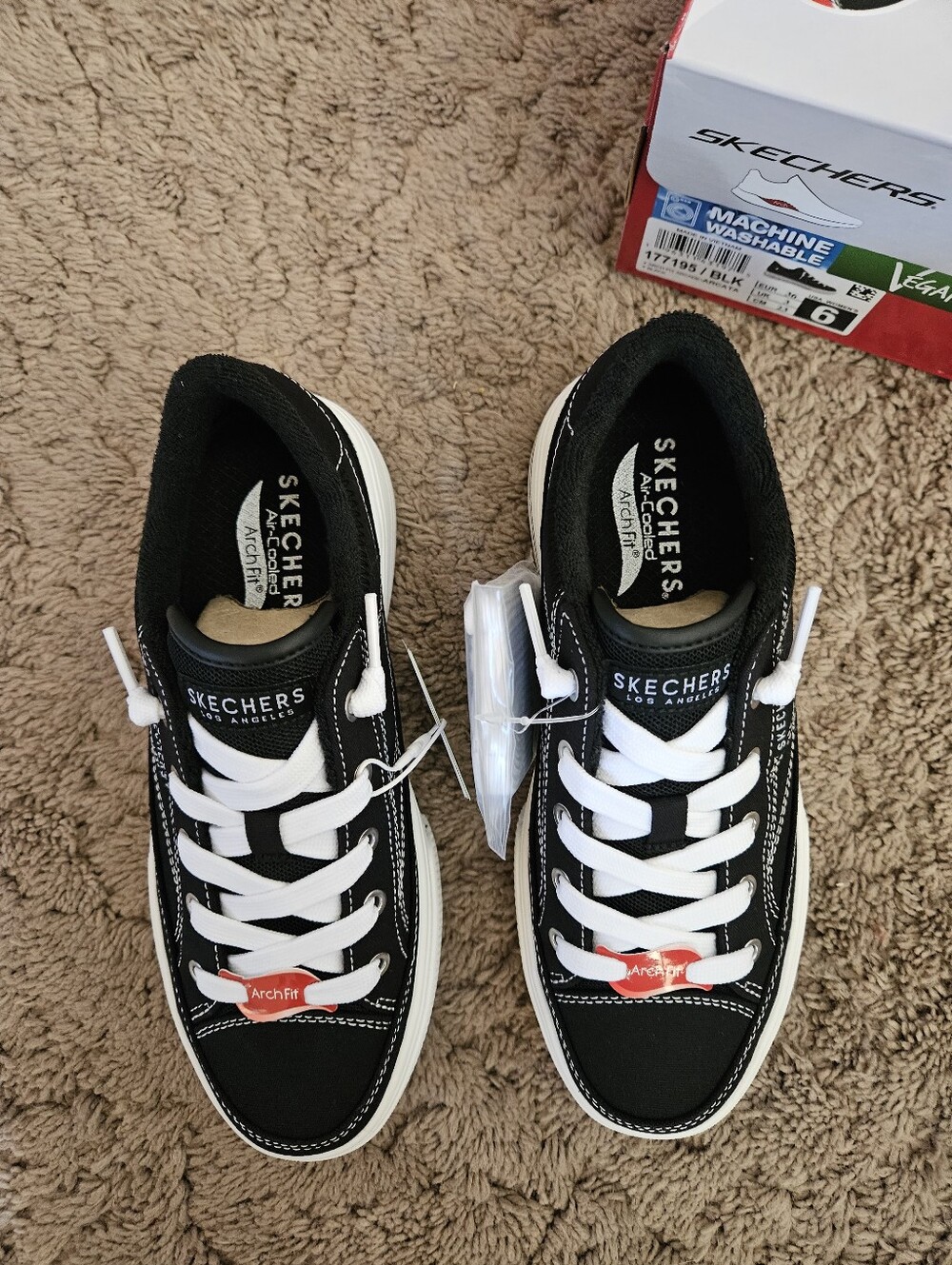 NWT ☆ Skechers Arc Fit Arcade Shoes, Size 6. Brand NEW! - Picture 3 of 5
